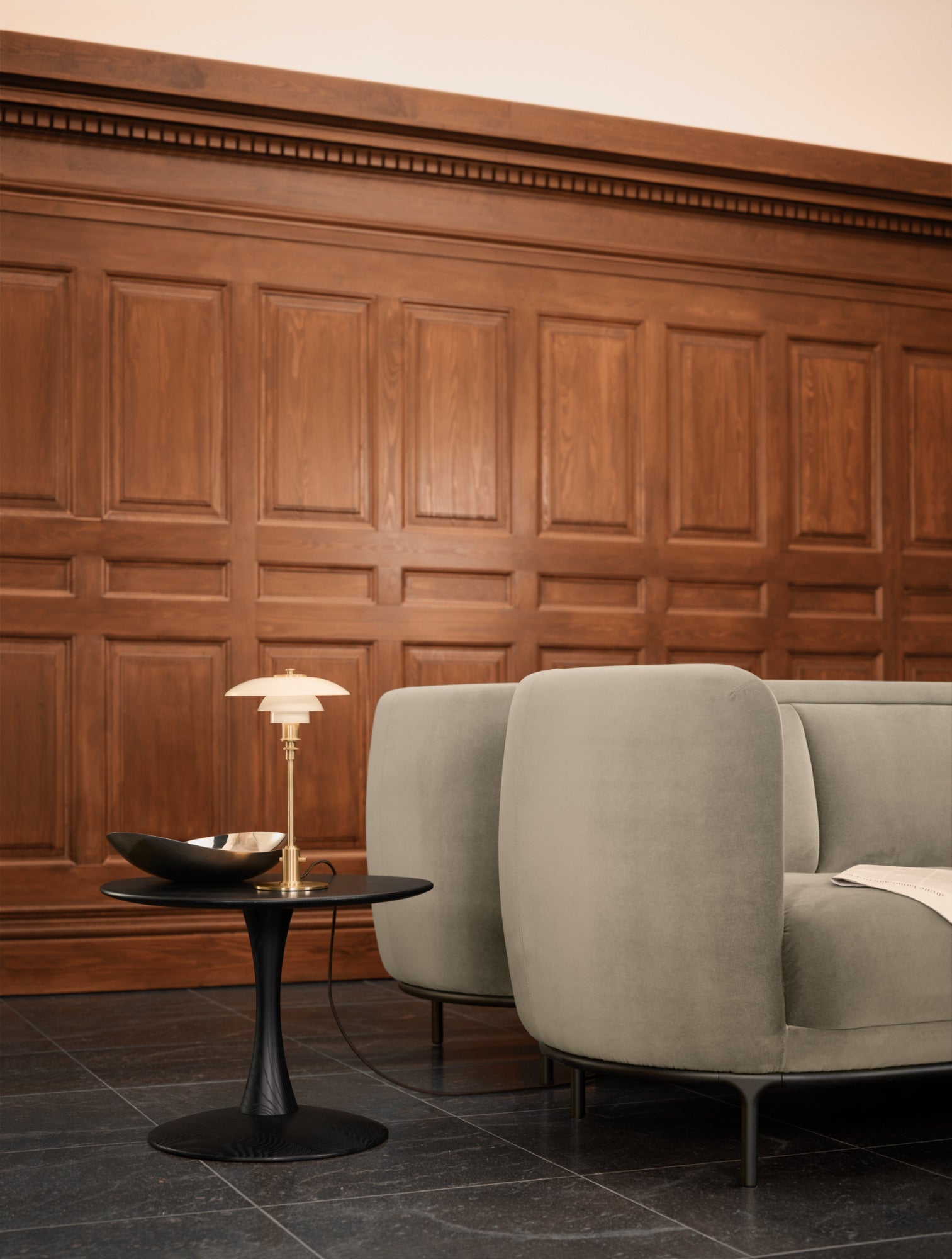 Lampa stołowa PH 2/1 biały z mosiężną podstawą